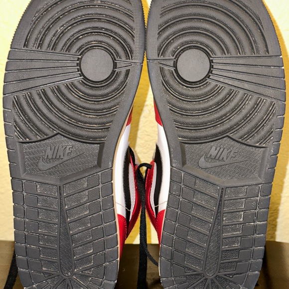 Size 10 Jordan 1 mid Chicago black toe - Picture 7 of 7